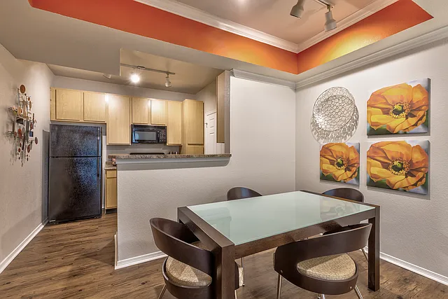 Hickory Point Apartments — Photo 10