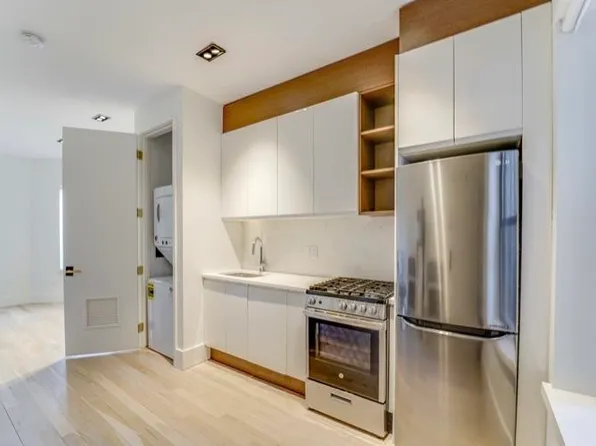 32 Magnolia Avenue image 1 of 26