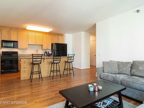 5th image of 33 W Ontario St APT 19I
