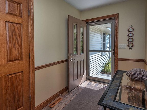 2nd image of 2730 Fieldridge Dr