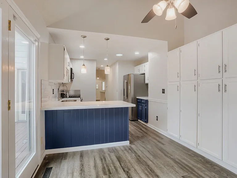 7718 S Cove Cir — Photo 10