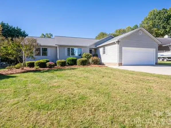 3647 Lake Shore Rd S, Denver, NC 28037