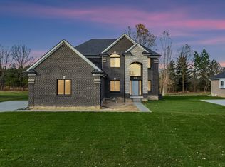 6509 Jamie Ln, Grand Blanc, MI 48439