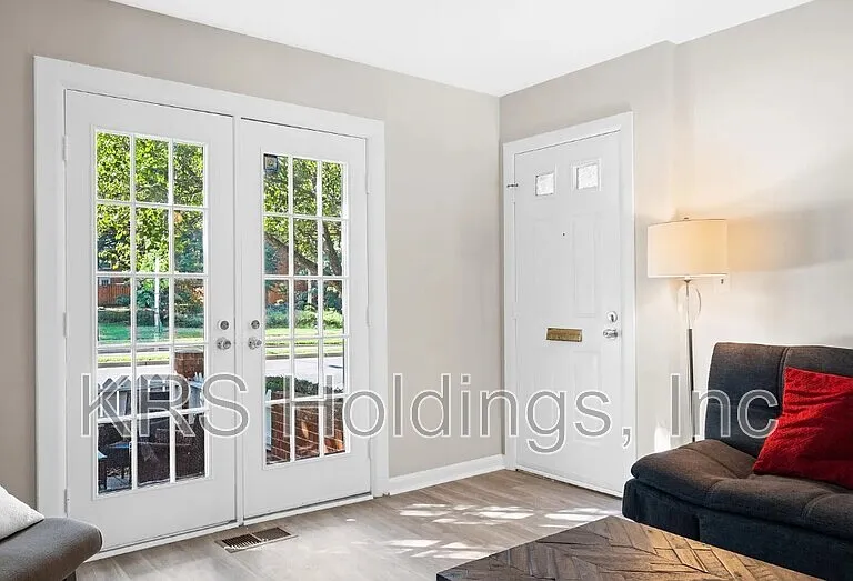 2515 S Walter Reed Dr #C — Photo 3