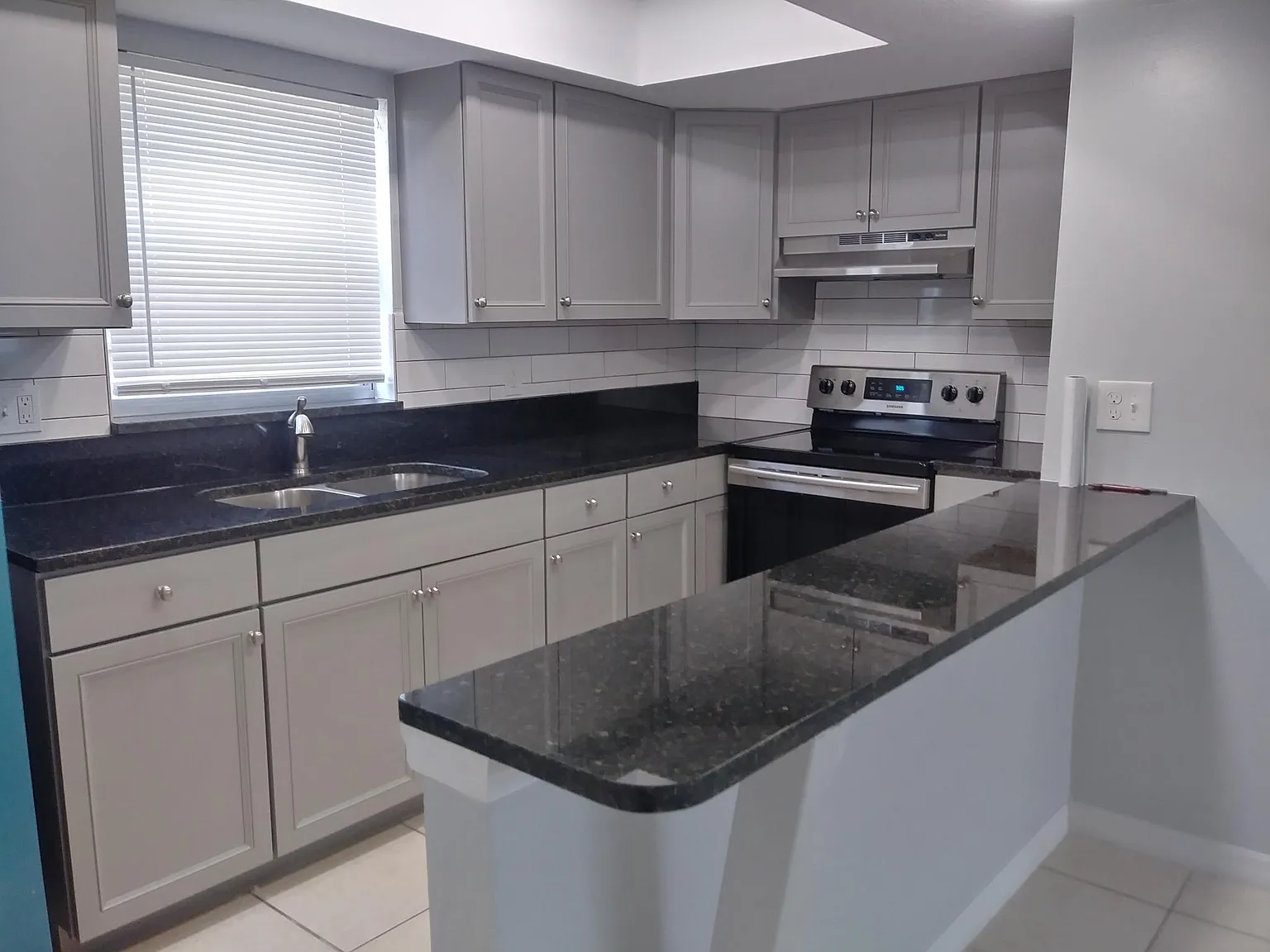 2 bed, 800 sqft, $1,595 — Photo 2