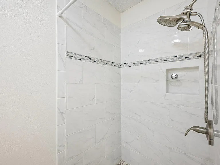 2717 Charlesworth Dr — Photo 26