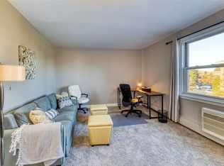 120 S Park Ave APT 2C, Rockville Centre, NY 11570