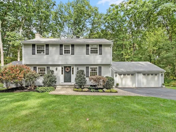 235 Autumn Ln, Carlisle, MA 01741