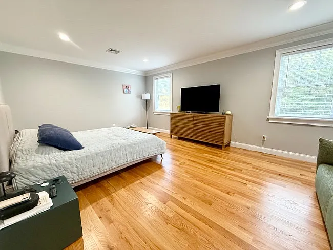 585 Lowell St — Photo 26