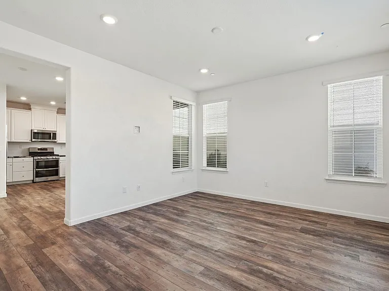 6104 Campus Pkwy — Photo 8