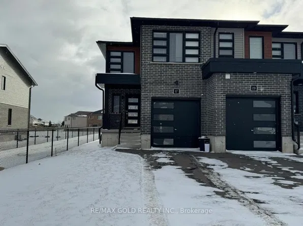 17 Wilkinson Ave, Cambridge, ON N1S 0C5