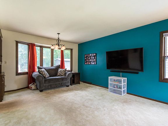 4th image of 3210 Brookshire Dr SE