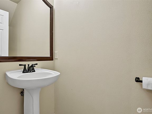 4th image of 6112 71st Avenue Ct W