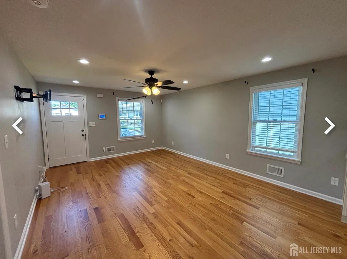 4 bed, 6025 sqft, $3,700 — Photo 3