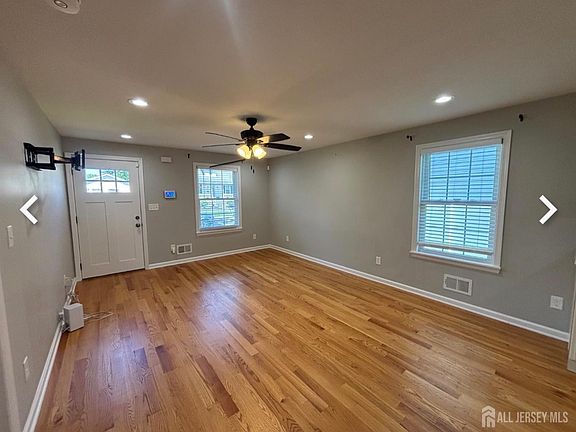 3rd image of 800 Drake Ave