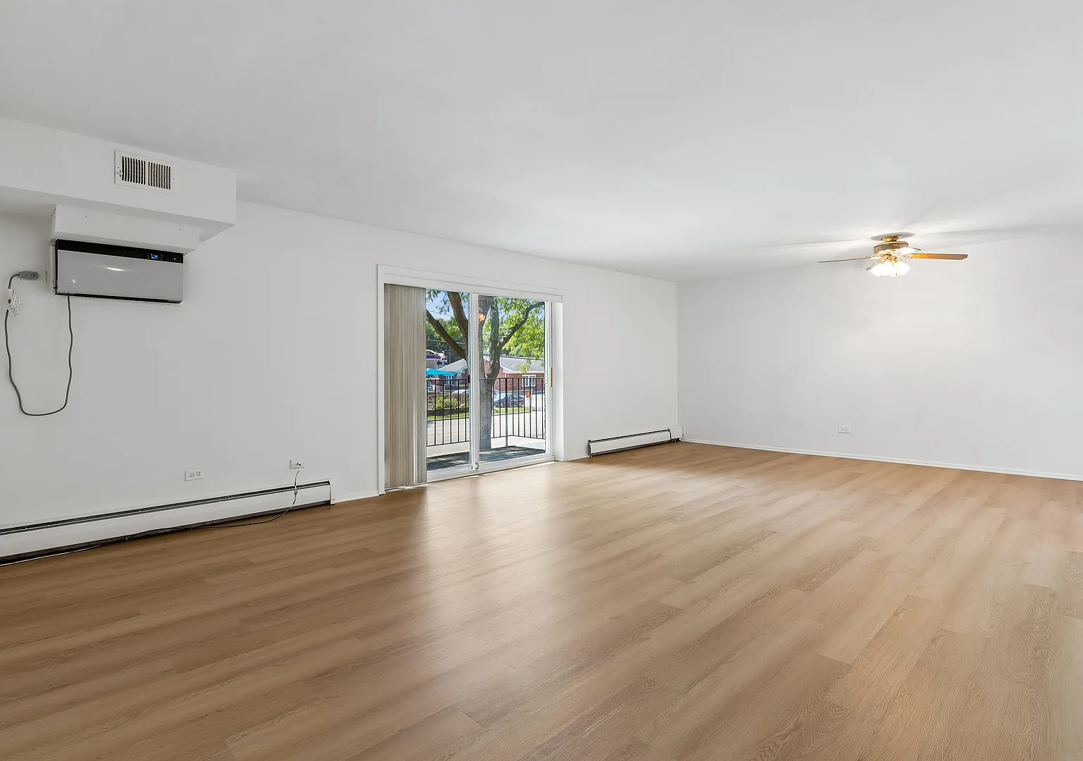 2 bed, 960 sqft, $1,950 — Photo 2