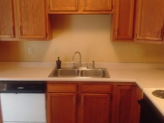 3rd image of 912-912 W Temperance St #914