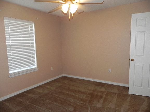 5th image of 4726 Lemoyne Vis