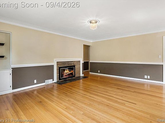 5th image of 607 Lawson St