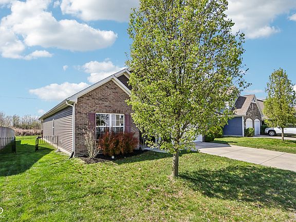 3rd image of 2418 Bridlewood Dr