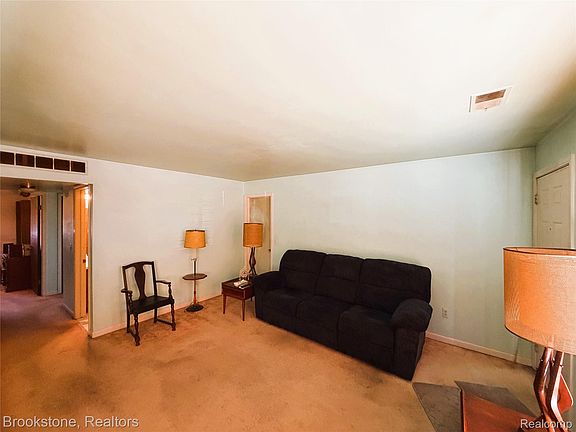 5th image of 31842 Kelly Rd