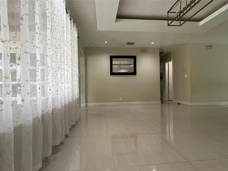 6550 SW 8th St — Photo 17