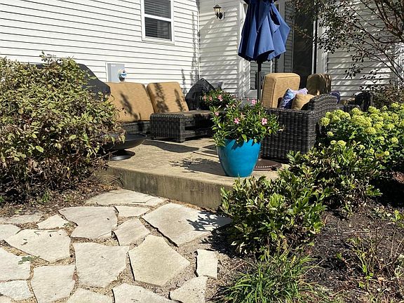 2nd image of 8046 Lazelle Woods Dr