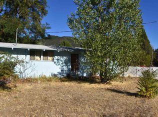 207 & 209 Carlock St, Fort Jones, CA 96032