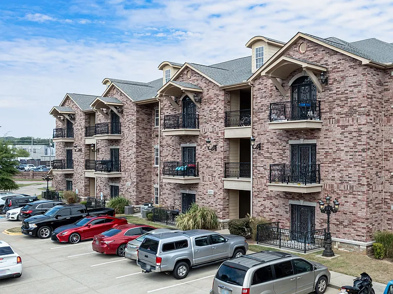 The Versailles Apartment Homes — Photo 45