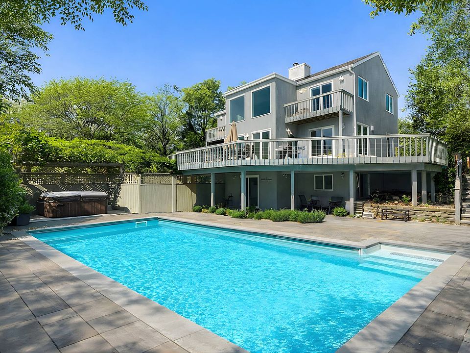 1st image of 12 McGregor Dr