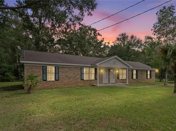 14165 River Oaks Dr, Coden, AL 36523