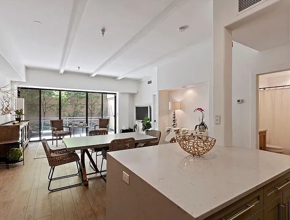 2 bed, 1152 sqft, $3,250 — Photo 2
