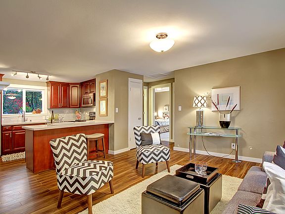 4th image of 12632 Occidental Ave S