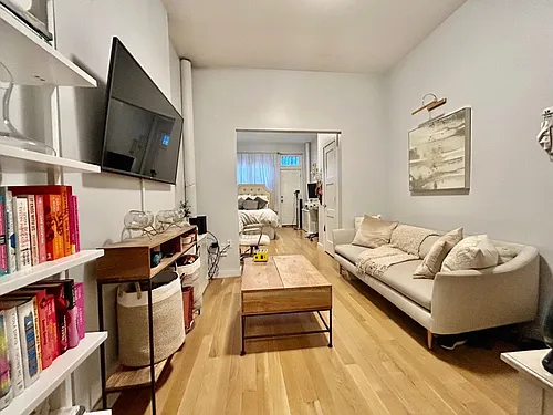 238 E 24th St #1B Photo 1 238 E 24th St #1B Photo 1