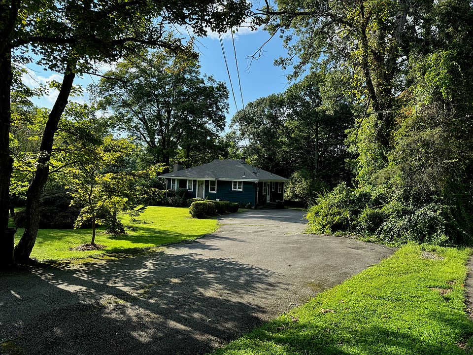 Beautiful private lot.