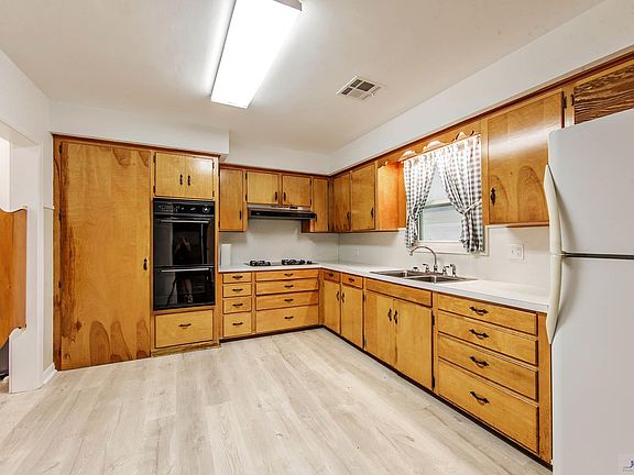 5th image of 411 Vacherie St
