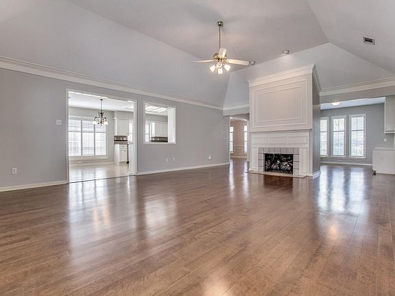 4th image of 3210 Wyndham Ln