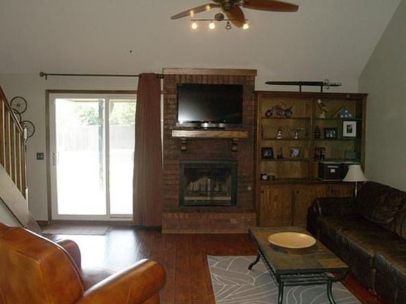 2nd image of 2513 E Hills Dr