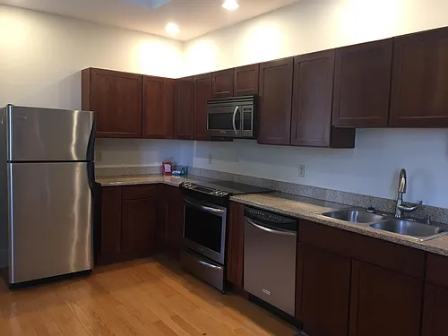 212 W Franklin St #101 Photo 1