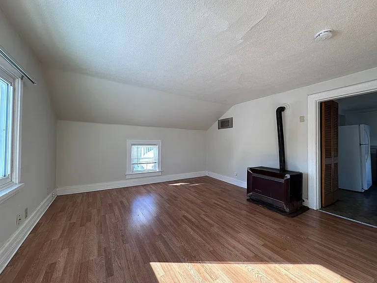 712 S Oakland Ave — Photo 6