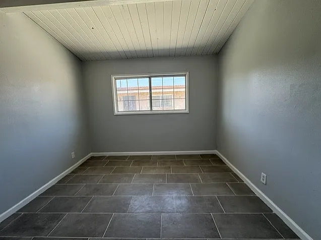 12520 York Ave #A — Photo 5