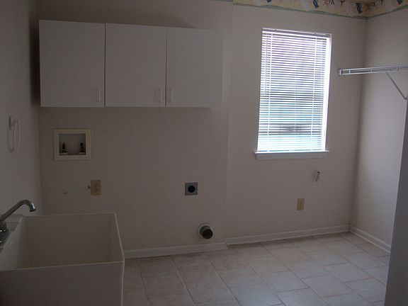 Laundry Room
						:
						Laundry Room