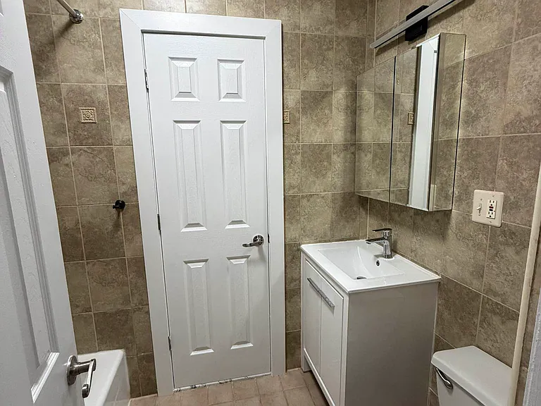 1854 Ocean Ave #5F — Photo 8