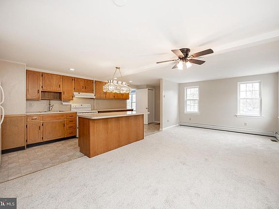 4th image of 933 Forty Foot Rd