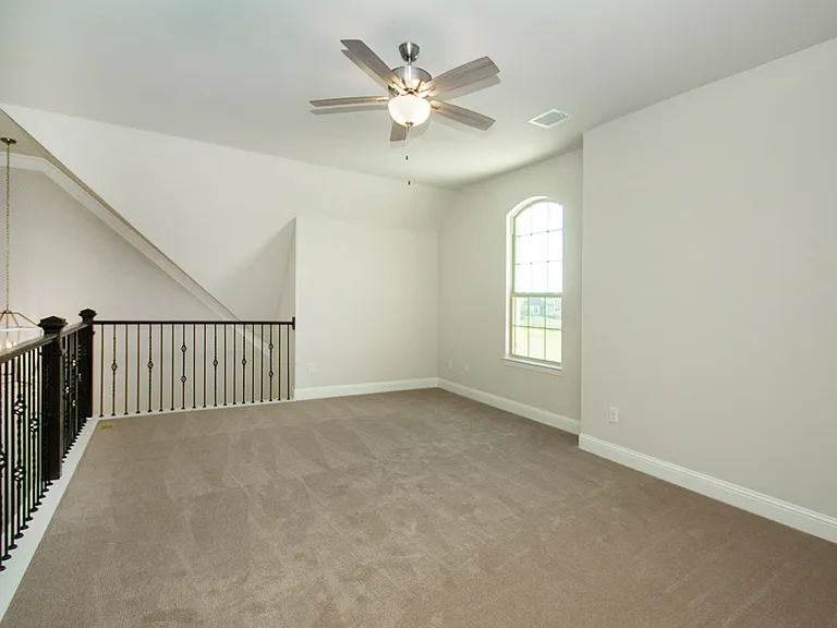 2223 Clairmount Dr — Photo 4
