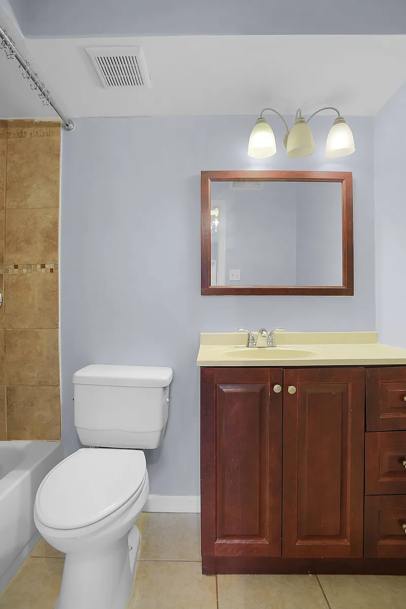 Building Photo - 4278 Chateau De Ville Dr #D