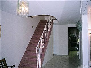 4th image of 2 Rosanne Ct