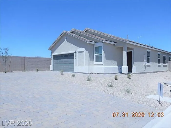 4 bed, 2.0 bath, 1494 sqft, $2,100 — Photo 1