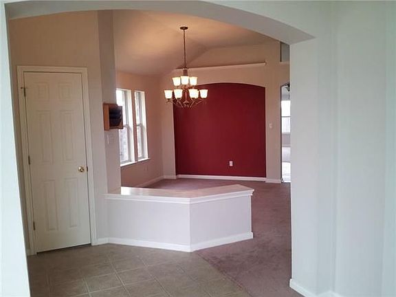 5th image of 233 Paddington Dr