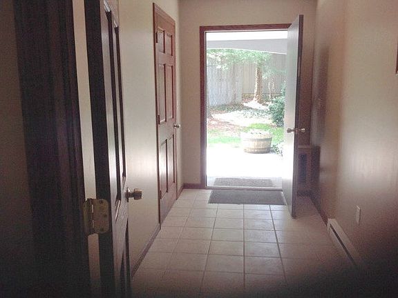 5th image of 965 Valley Dr